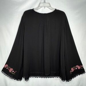 Time and Tru NWT Bohemian Black Bell-Sleeve Top Pink Floral Embroidery Sz XL